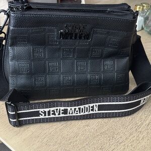 Steve Madden Billitera Crossbody Bag!